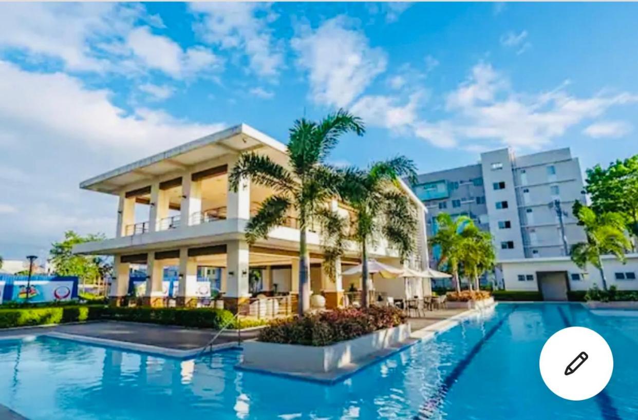 8 Spatial Condominium Davao Экстерьер фото