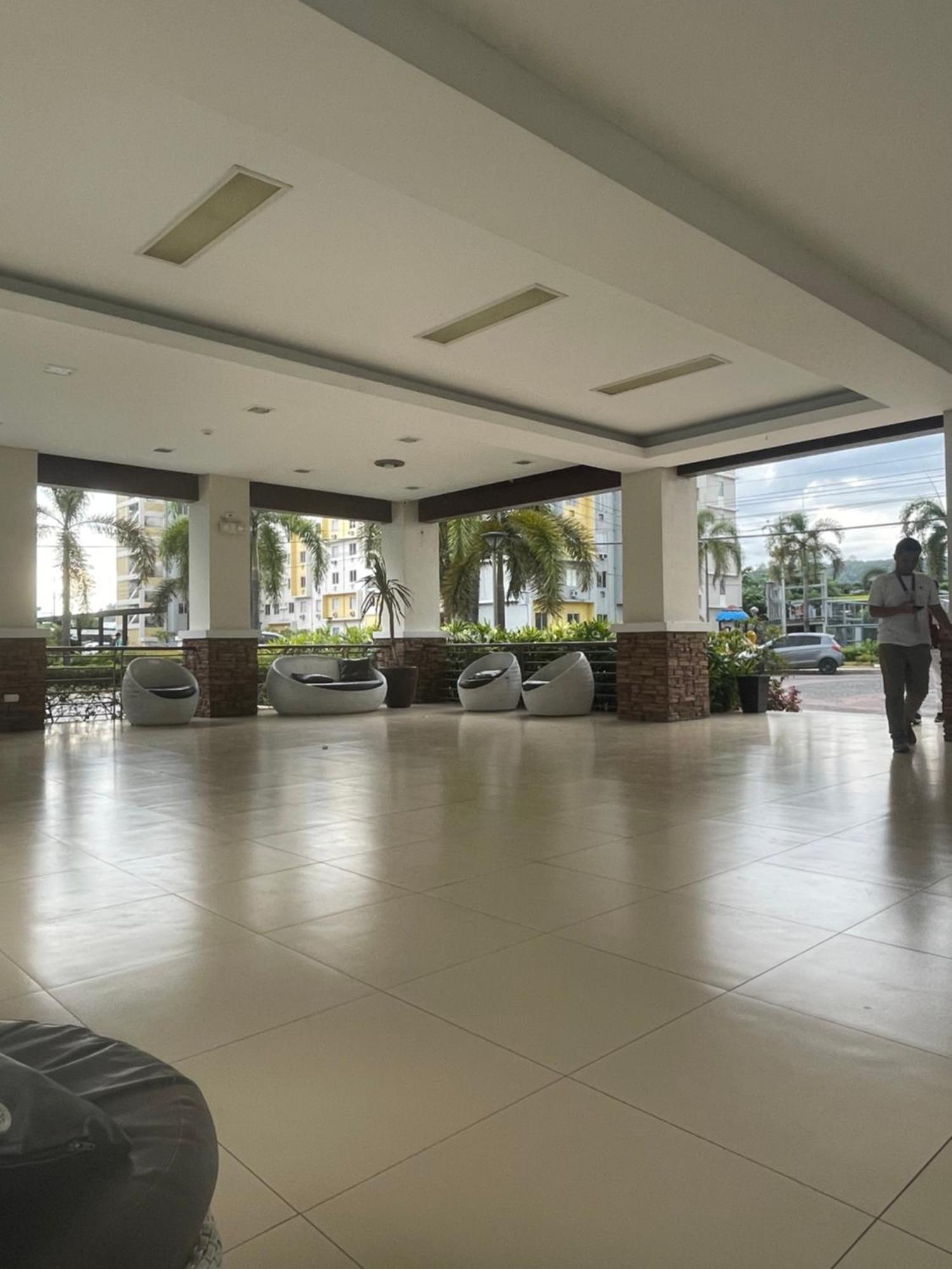 8 Spatial Condominium Davao Экстерьер фото